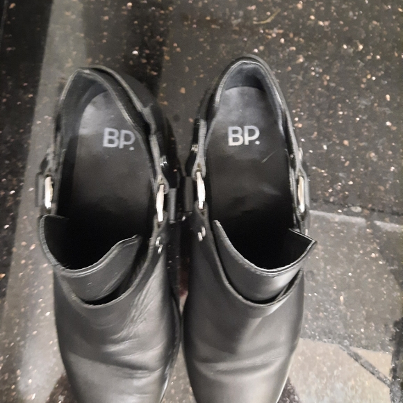 Heels - Picture 3 of 4